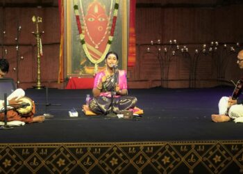 ஈஷா நவராத்திர விழா: நாடாளுமன்றத்தில் பாடிய உமா நந்தினி இசை நிகழ்ச்சி அரங்கேற்றம்