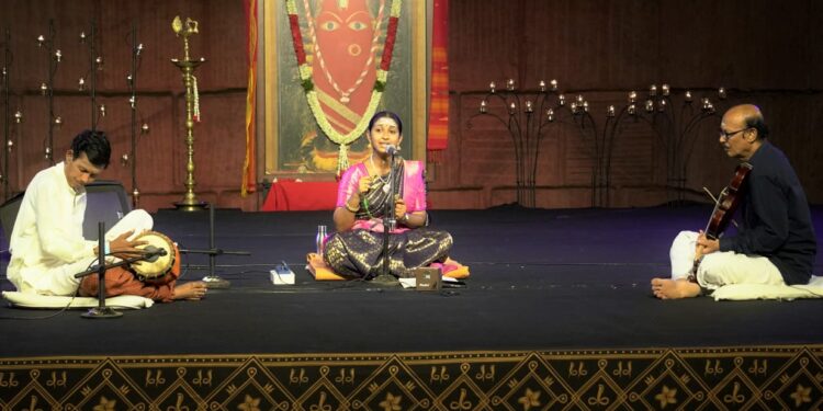 ஈஷா நவராத்திர விழா: நாடாளுமன்றத்தில் பாடிய உமா நந்தினி இசை நிகழ்ச்சி அரங்கேற்றம்