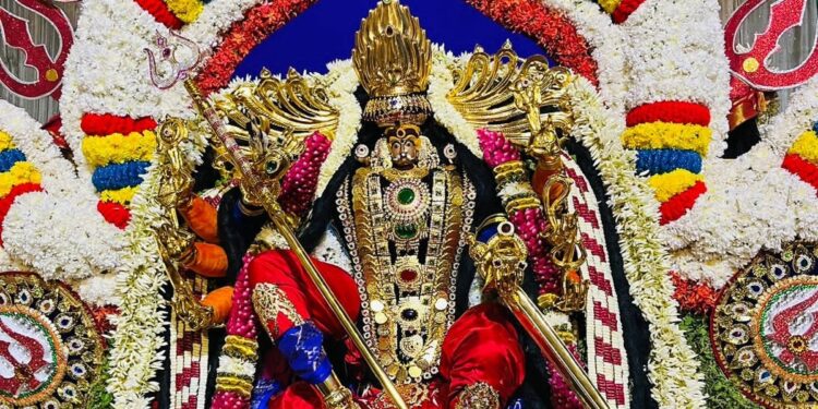 குலசையில் பிரம்மாண்டமாக நடந்த மகிஷா சூரசம்ஹாரம் – பக்தர்கள் பரவசம்