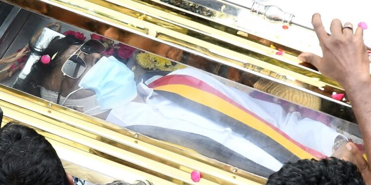 Vijayakanth: இனி இப்படி ஒரு மனிதர் பிறப்பாரா? மக்களின் முதல்வன் விஜயகாந்திற்காக குவியும் தொண்டர்கள்!