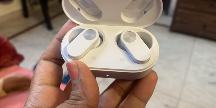 புத்தாண்டுக்கு Earbuds ஆர்டர் பண்ணப் போறீங்களா? அமேசானில் டாப் 5 இதுதான் – முழு விவரம்