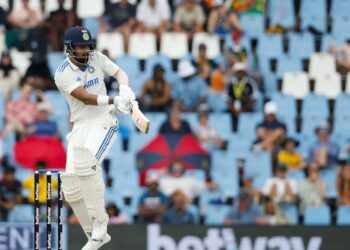 KL Rahul: சரிந்த இந்தியா! கேப்டன் இன்னிங்ஸ் ஆடி காப்பாற்றிய கே.எல்.ராகுல்!