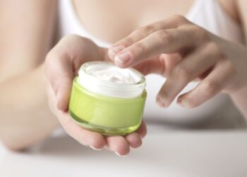Moisturizer எப்படி வாங்க வேண்டும்? எப்படி பயன்படுத்த வேண்டும்?