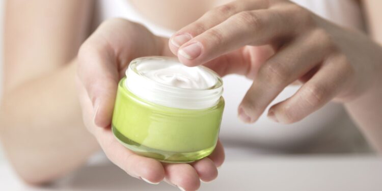 Moisturizer எப்படி வாங்க வேண்டும்? எப்படி பயன்படுத்த வேண்டும்?