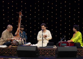 Isha: ஈஷாவில் ‘யக்‌ஷா’ திருவிழா: இந்துஸ்தானி இசையால்  பரவசப்படுத்திய ராகுல் தேஷ்பாண்டே