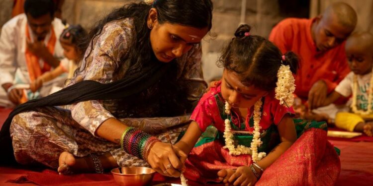 Isha: விஜயதசமியை முன்னிட்டு ஈஷா லிங்கபைரவி வளாகத்தில் வித்யாரம்பம் நிகழ்ச்சி